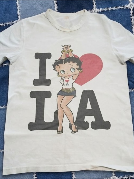 Gildan Other - Gildan White Betty Boop 'I ♥ LA' Graphic Tee with Pink Heart